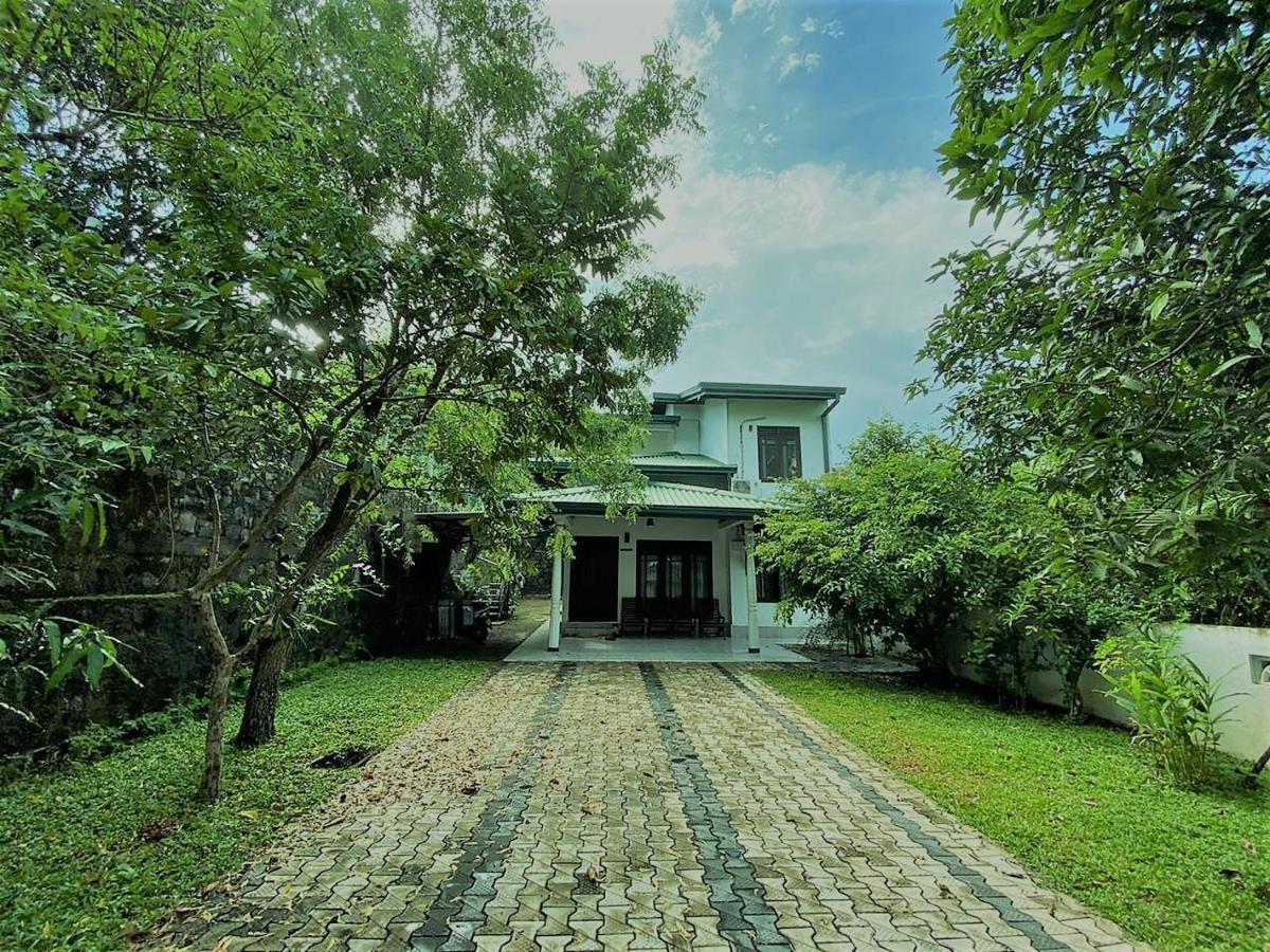Villa Senan - 2 Apartments - Mirissa Exterior photo